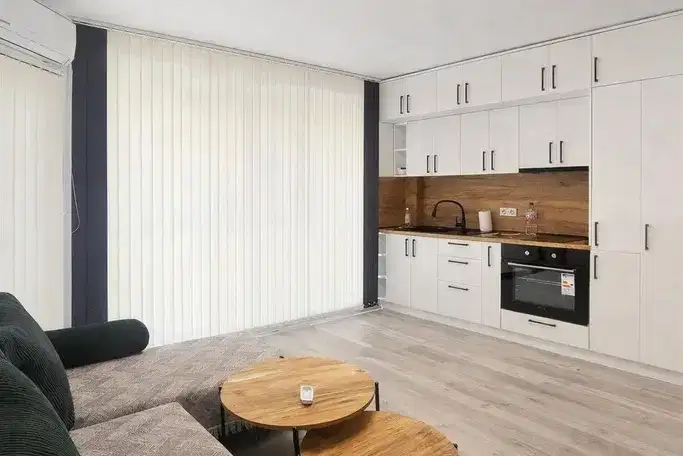 Two-room apartment on the first floor in Kolhozen pazar, Varna