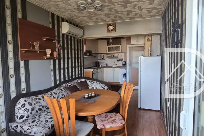 Two-room apartment with terrace in Kolhozen pazar, Varna