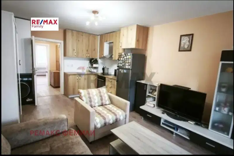 Two-room apartment with parking space in Kolhozen pazar, Varna