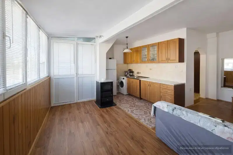 Three-room apartment in Kolhozen pazar, Varna, 4th floor