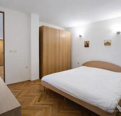 Снимка 4 — Тристаен апартамент в Колхозен пазар, Варна, 4-ти етаж