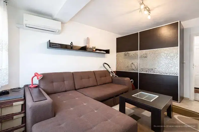 Three-room apartment in Kolhozen pazar, Varna, 4th floor