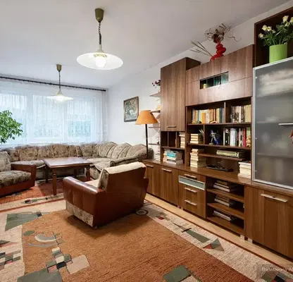 Снимка 5 — Тристаен апартамент в Колхозен пазар, Варна, 4-ти етаж