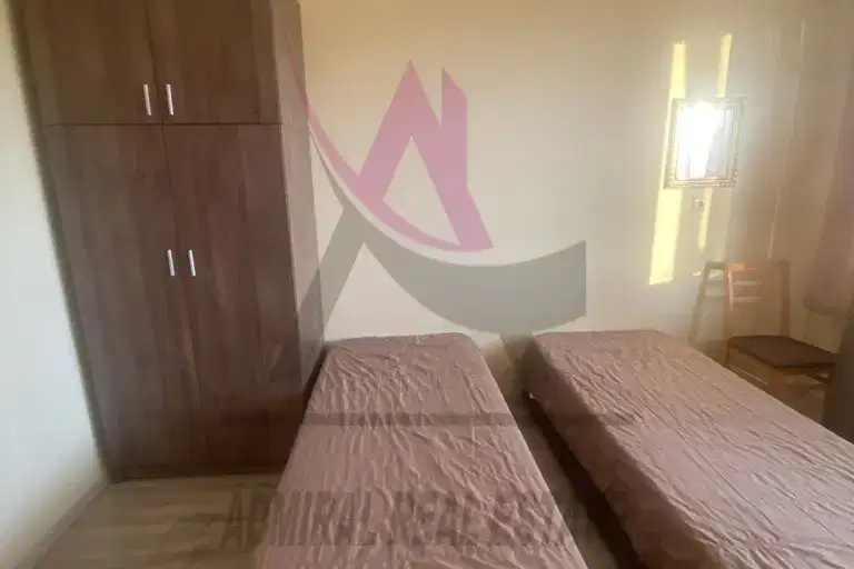 Spacious 3-room apartment with three terraces in Kolhozen pazar, Varna