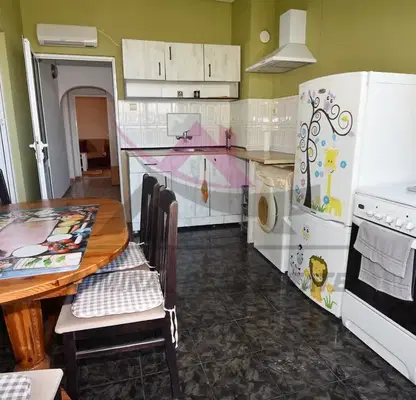 Снимка 3 — Четиристаен апартамент в Колхозен пазар, Варна с балкон