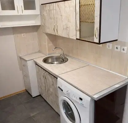 Снимка 3 — Четиристаен апартамент в Колхозен пазар, Варна, 3-ти етаж