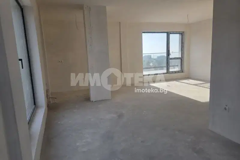 Three-room apartment with large terrace in Levski 1, Varna