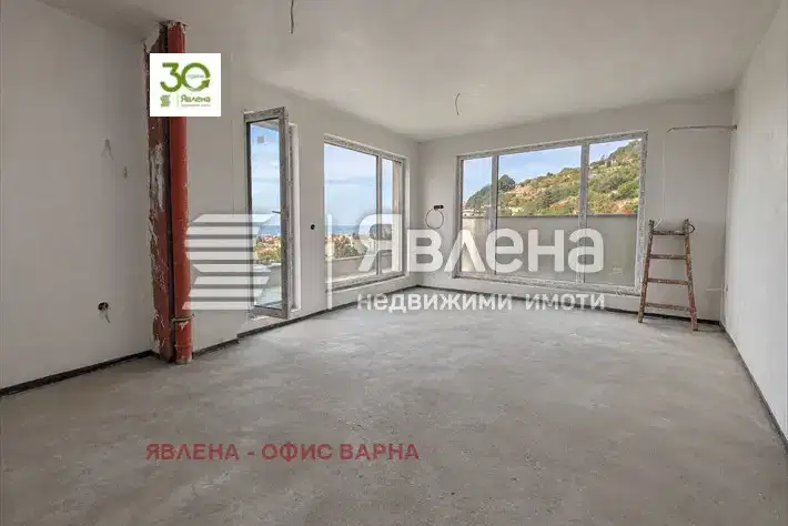 Spacious 2-room apartment with sea view in m-t Akchelar