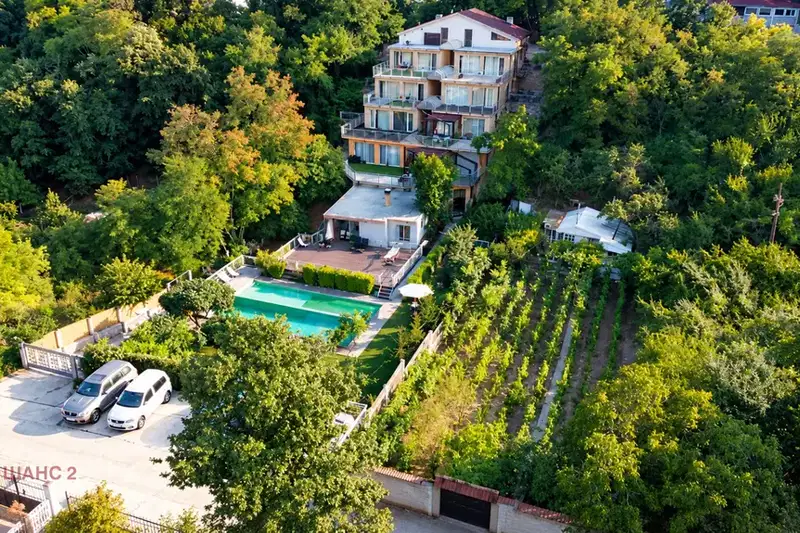 Two-room apartment with two terraces in m-t Alen mak, Varna