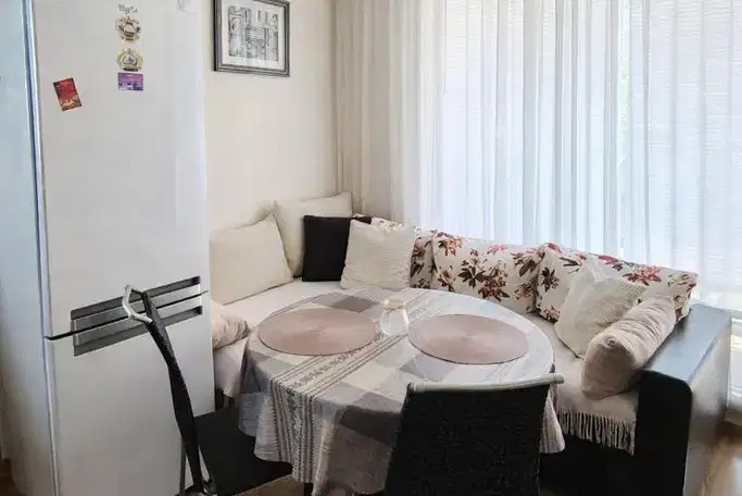 Two-room apartment in m-t Alen mak, Varna, third floor