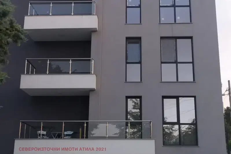 Тристаен апартамент с паркомясто в м-т Долна Трака, Варна