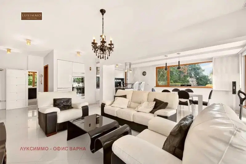 3-bedroom apartment in Varna, Evksinograd