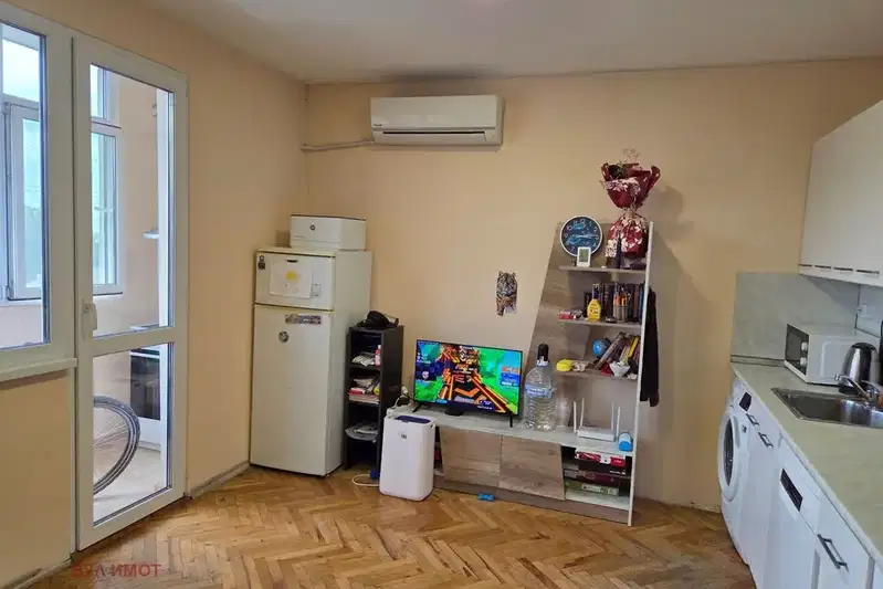 Two-room apartment with southeast aspect in Mladost 2, Varna