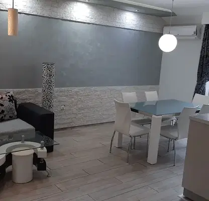 Снимка 2 — Двустаен апартамент с тераса до Окръжна болница във Варна
