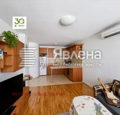 Снимка 2 — Тристаен апартамент с тераса в район Окръжна болница, Варна