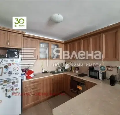 Снимка 3 — Тристаен апартамент с тераса в район Окръжна болница, Варна
