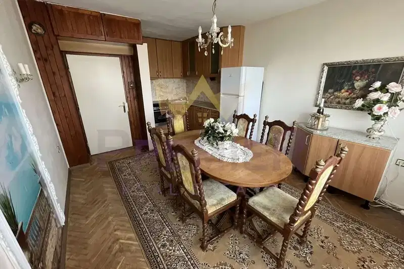 Тристаен апартамент с две тераси в Окръжна болница, Варна