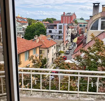 Снимка 5 — Двустаен апартамент до Операта във Варна с тераса