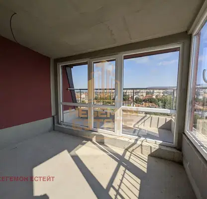 Снимка 2 — Тристаен апартамент с панорамни тераси в Погреби, Варна