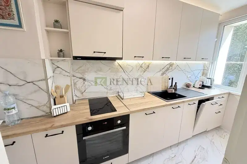 Two-room apartment with terrace in Sportna Zala, Varna