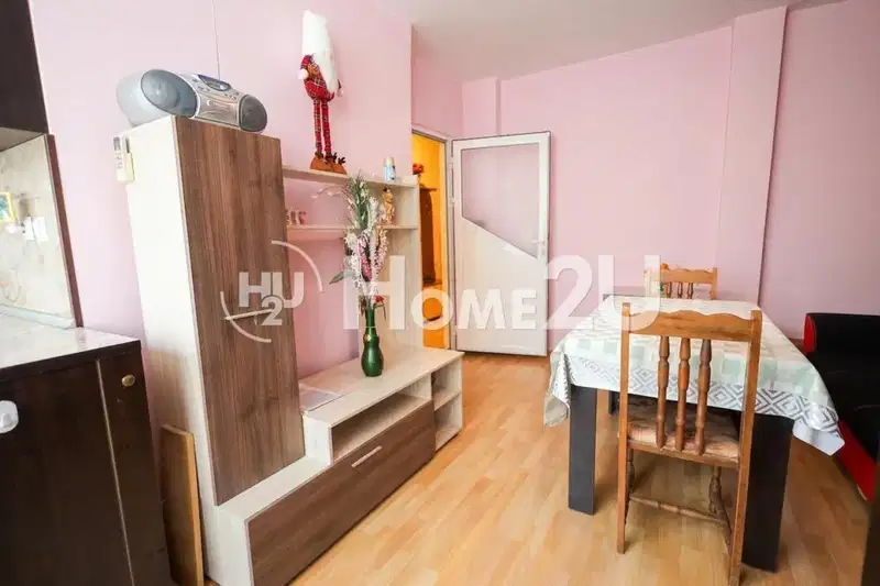 Two-room apartment in Troshevo, Varna on a middle floor