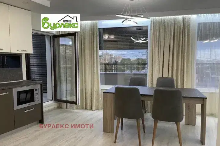 Spacious 3-room apartment in Troshevo with large terrace