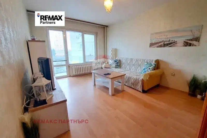 Тристаен апартамент с тераса в Трошево, Варна