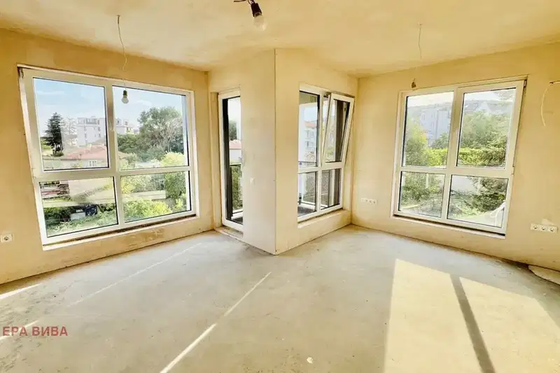 Three-room apartment with parking space in Vinitsa, Varna