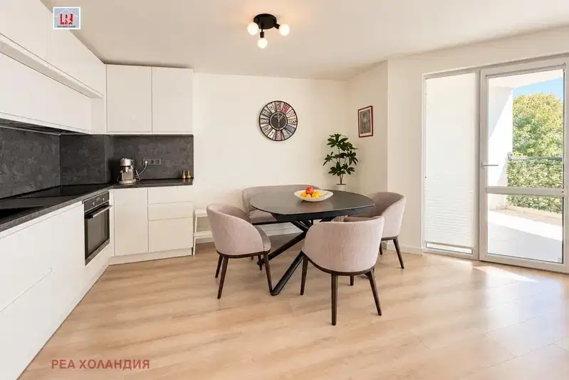 Spacious 3-room apartment with pool in Vinitsa, Varna