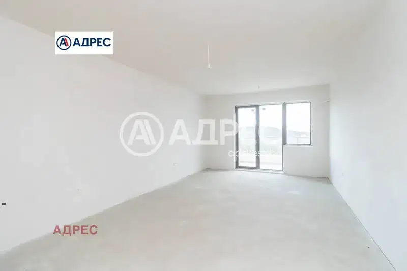 Тристаен апартамент с големи тераси във Виница, Варна