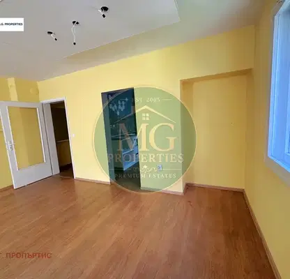 Снимка 5 — Тристаен апартамент с две тераси във Варна, ВИНС-Червен площад