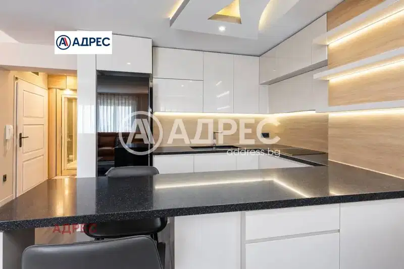 Четиристаен мезонет с четири тераси във Варна, ВИНС-Червен площад