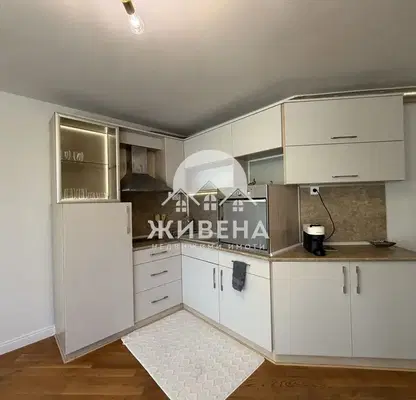 Снимка 4 — Просторен 3-стаен апартамент в центъра на Варна с тераса