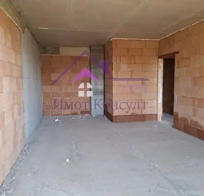 Снимка 2 — Двустаен апартамент с тераса във Варна, Владислав Варненчик