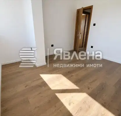 Снимка 3 — Тристаен апартамент с тераса във Владислав Варненчик, Варна