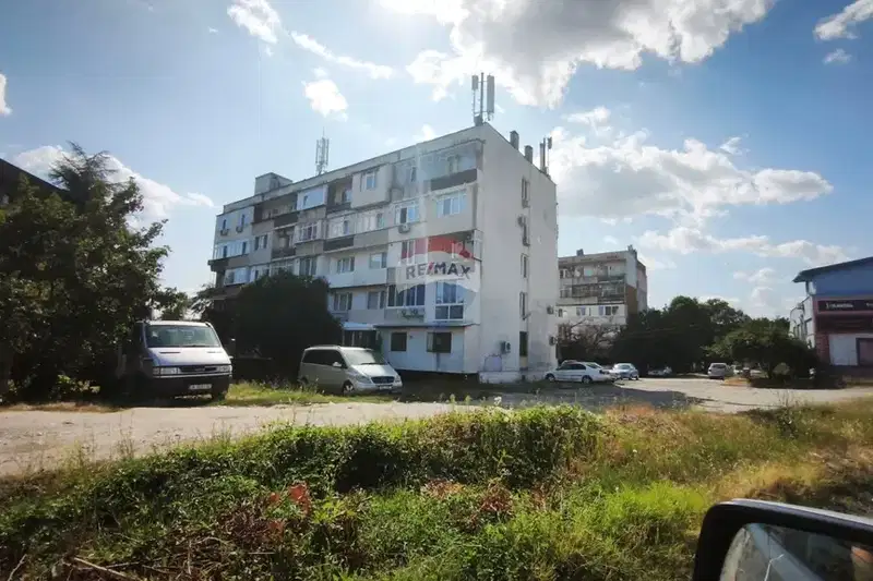 Two-room apartment in Vuzrazhdane 3 residential complex, with two terraces