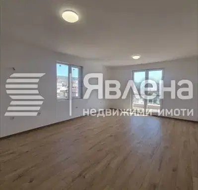 Снимка 2 — Двустаен апартамент с тераса и панорама във Варна, Възраждане 3
