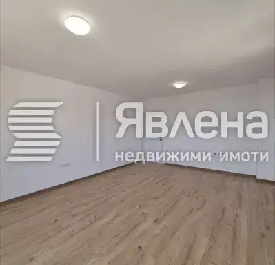Снимка 3 — Двустаен апартамент с тераса и панорама във Варна, Възраждане 3