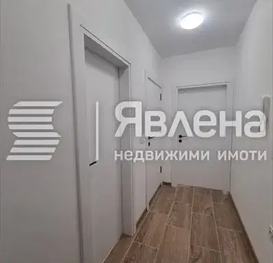 Снимка 4 — Двустаен апартамент с тераса и панорама във Варна, Възраждане 3
