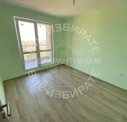 Снимка 2 — Двустаен апартамент с панорамна тераса във Варна, Възраждане 3
