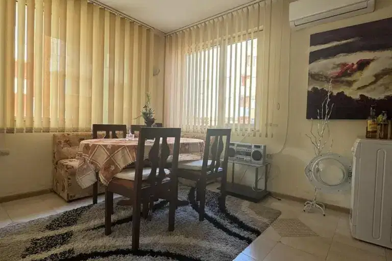 Двустаен апартамент в Акация, Велико Търново, на първи етаж