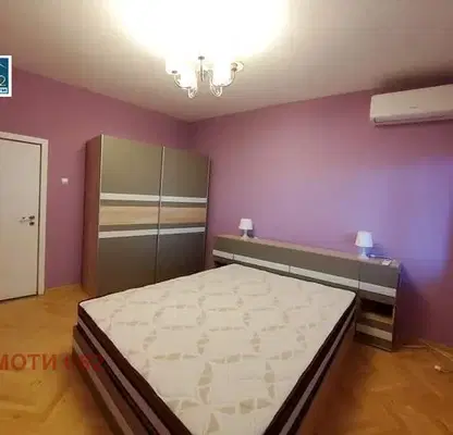 Снимка 5 — Тристаен апартамент в центъра на Велико Търново с две тераси