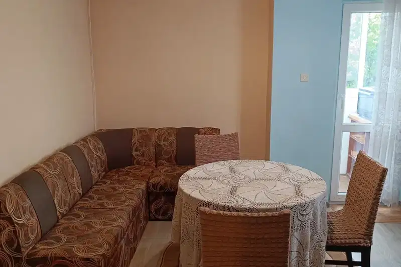 Двустаен апартамент с тераса в кв. Кольо Фичето, Велико Търново