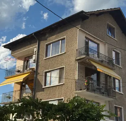 Photo 2 — Three-room apartment with yard in the center of Velingrad