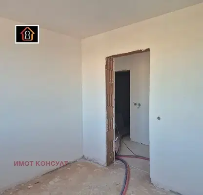 Снимка 3 — Мезонет с 4 спални и тераси в Центъра на Враца
