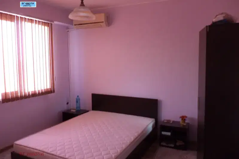 Three-room apartment in Metalurg, Vratsa with mountain view