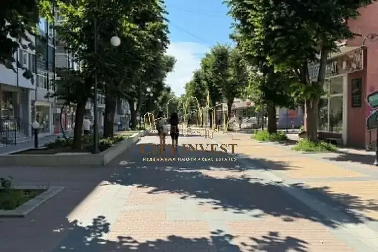 3-bedroom apartment in Yambol, Centyr