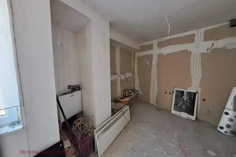 Three-room apartment with two bedrooms in Yambol, Kargon