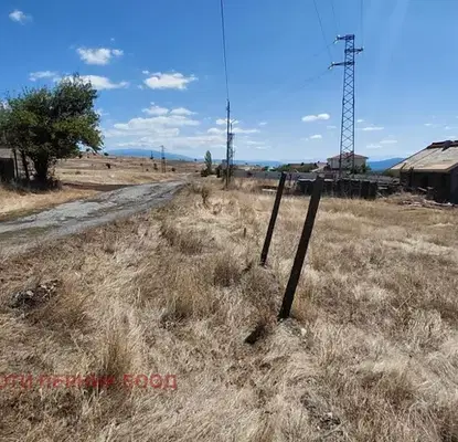 Photo 2 — Plot in Pernik, s. Viskyar