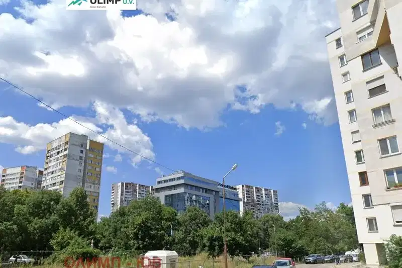 Plot in Sofia, Centyr